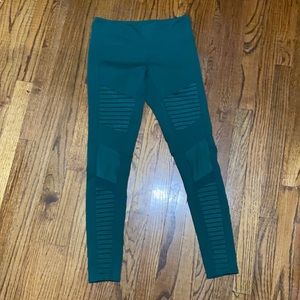 NEVER WORN ALO LEGGINGS SIZE SMALL